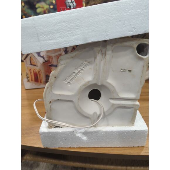 Village Square Porcelain Lighted Church 1995 Christmas Mervyns - Picture 10 of 15